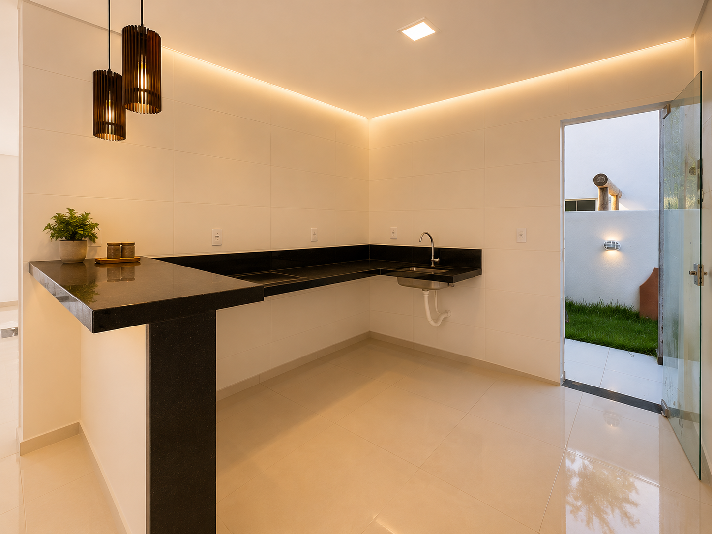 Cozinha com ilha de mármore