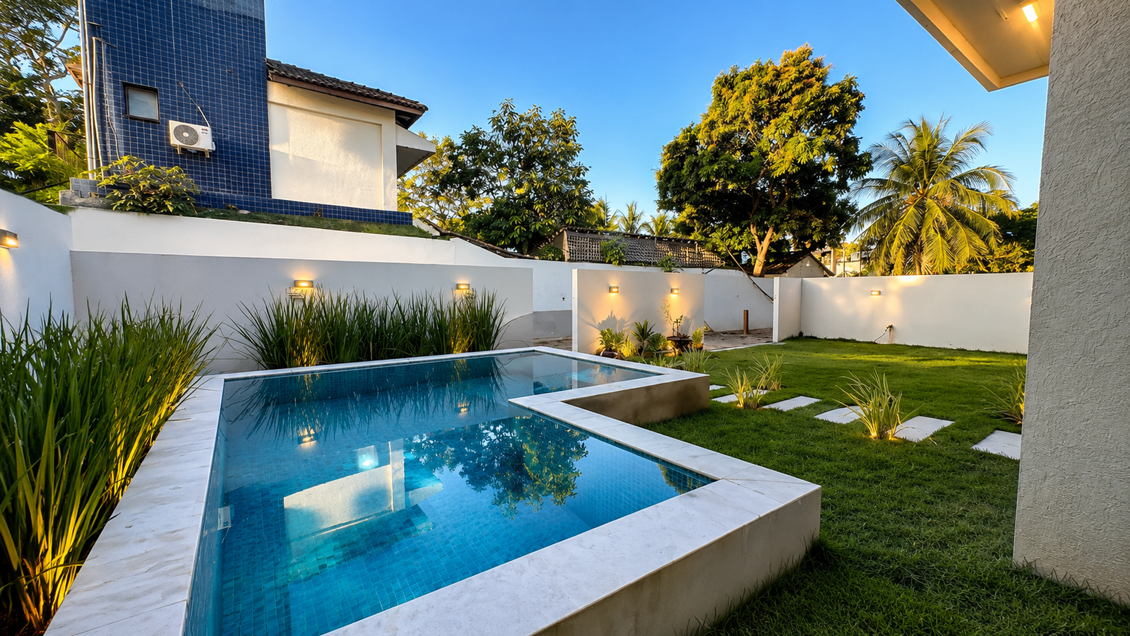 Piscina com deck em pedra